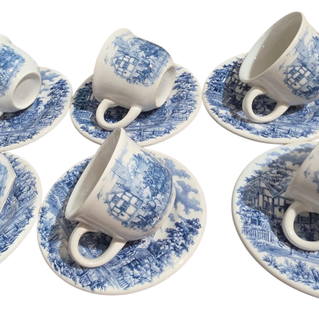 Xícaras de porcelana Oxford, belíssima arte da época. (valor unitário)